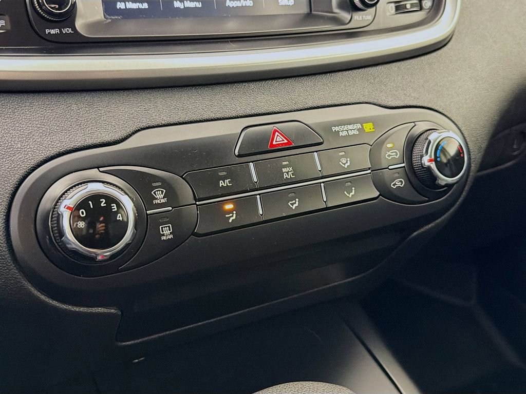 Used 2020 Kia Sorento LX image 18