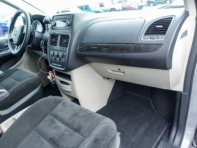 Used 2016 Dodge Grand Caravan SE w/ Quick Order Package 29E SE image 4