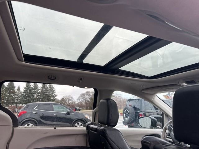 Used 2019 Chrysler Pacifica Limited image 10