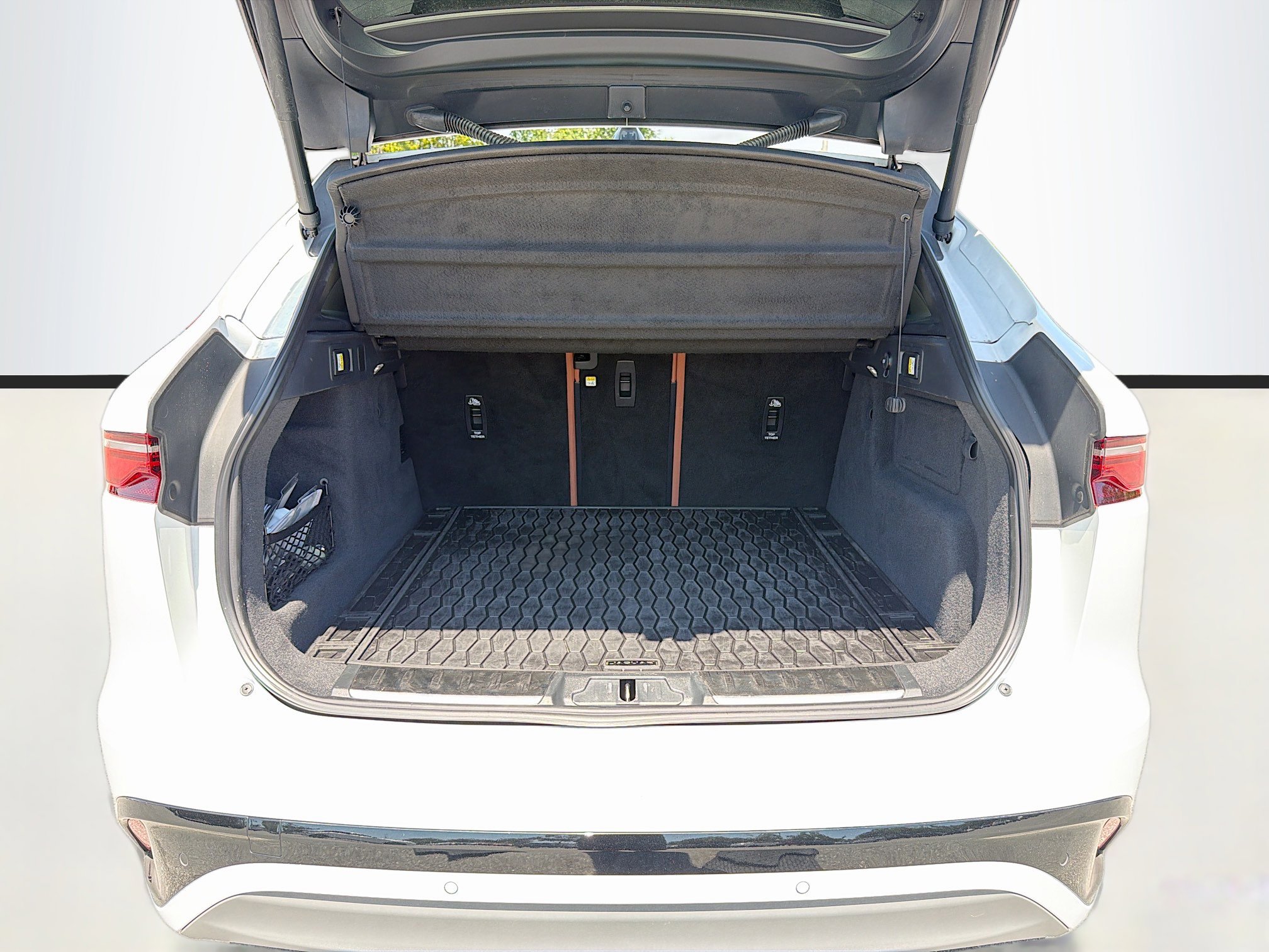 Used 2024 Jaguar F-PACE R-Dynamic S image 12