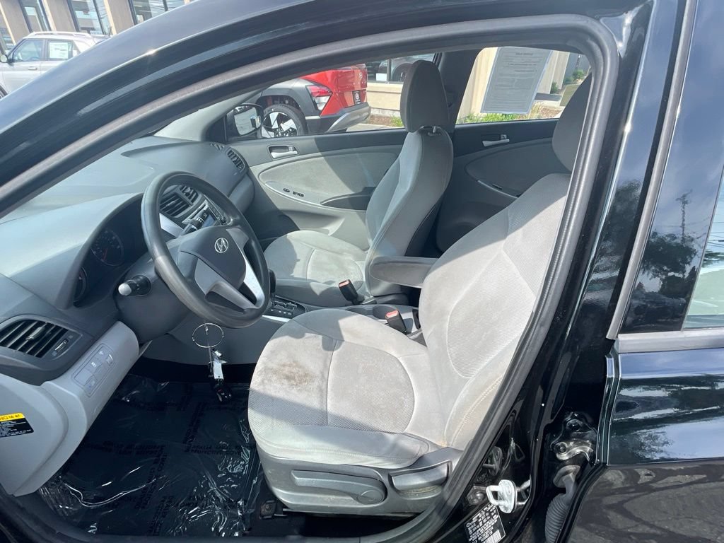 Used 2013 Hyundai Accent GLS FWD image 22