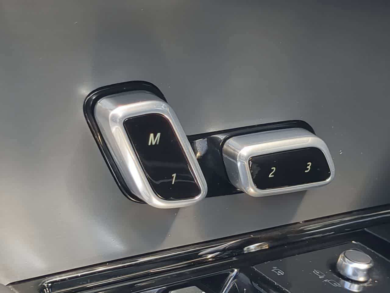 Used 2025 Land Rover Range Rover Sport SE AWD/4WD image 18