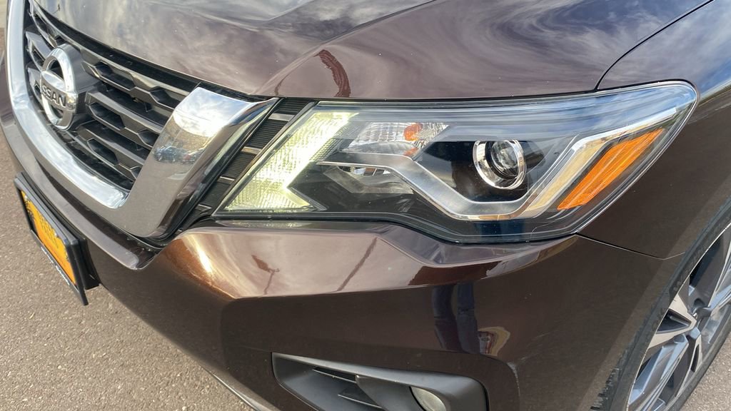 Used 2019 Nissan Pathfinder Platinum image 9
