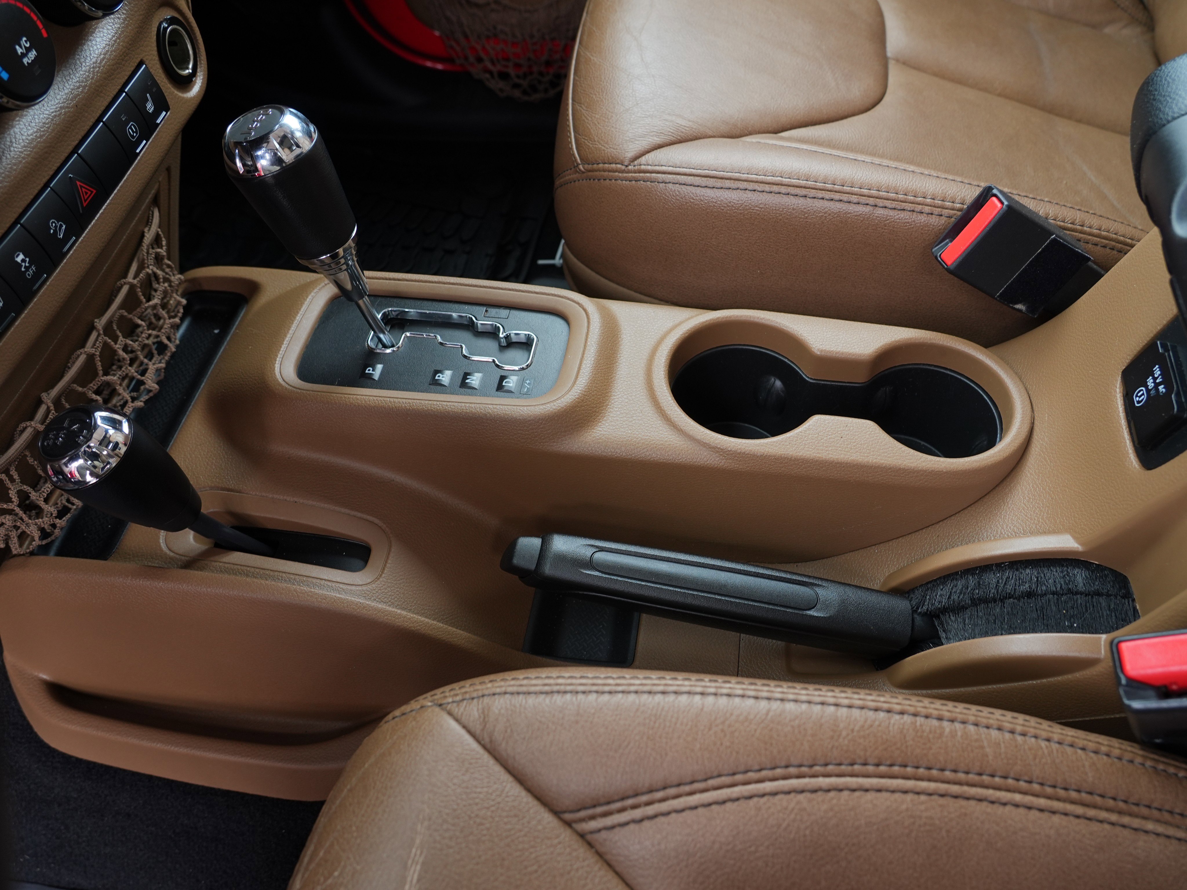 Used 2016 Jeep Wrangler Unlimited Sahara w/ Connectivity Group image 31