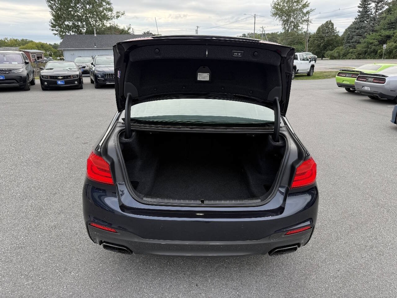 Used 2019 BMW M550i xDrive w/ Dynamic Handling Package AWD/4WD image 16