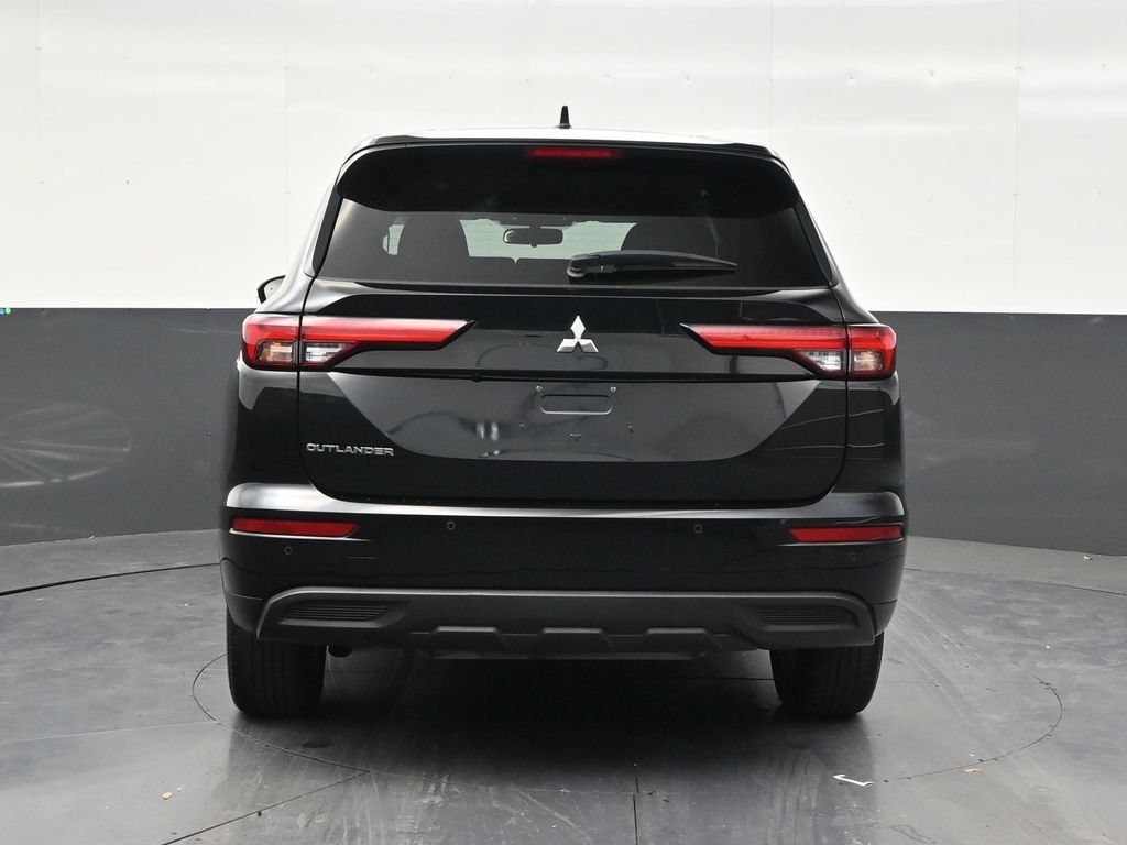 Used 2024 Mitsubishi Outlander ES FWD image 4