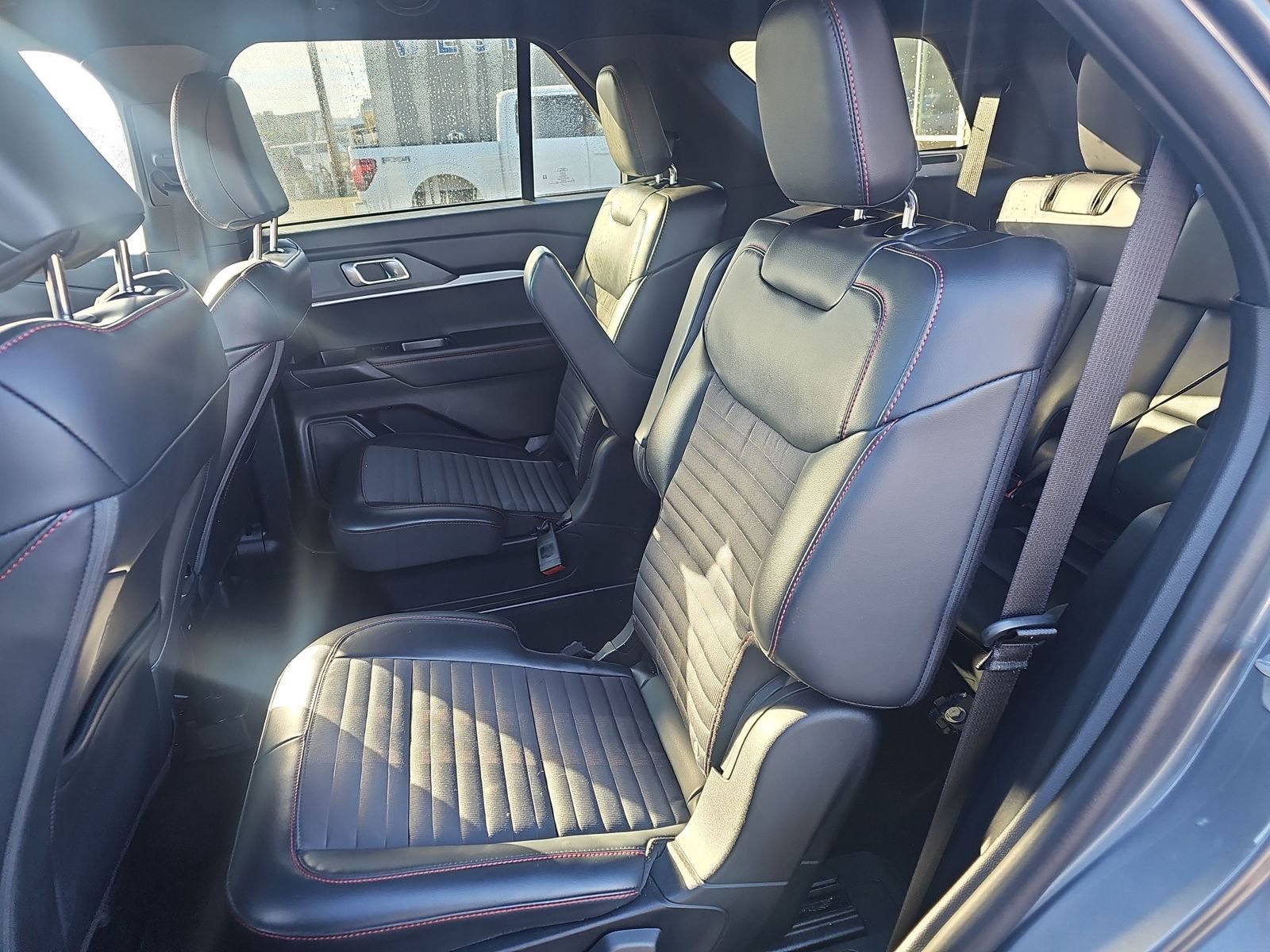 Used 2025 Ford Explorer ST-Line image 14