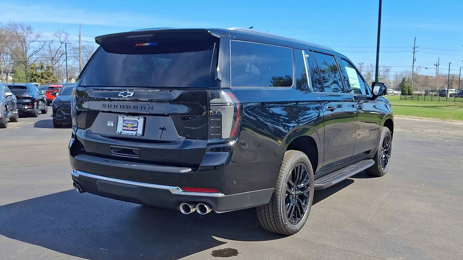 New 2026 Chevrolet Suburban Premier image 2