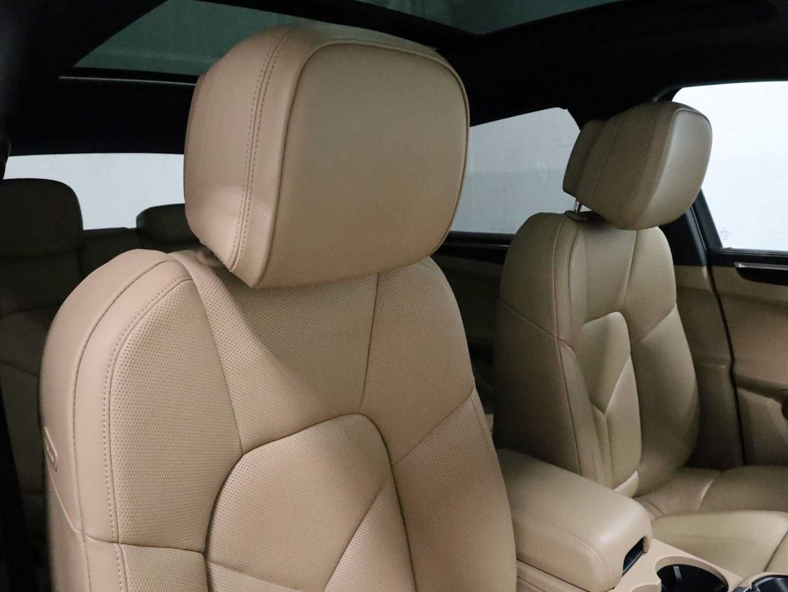 Certified 2023 Porsche Macan S AWD/4WD image 22