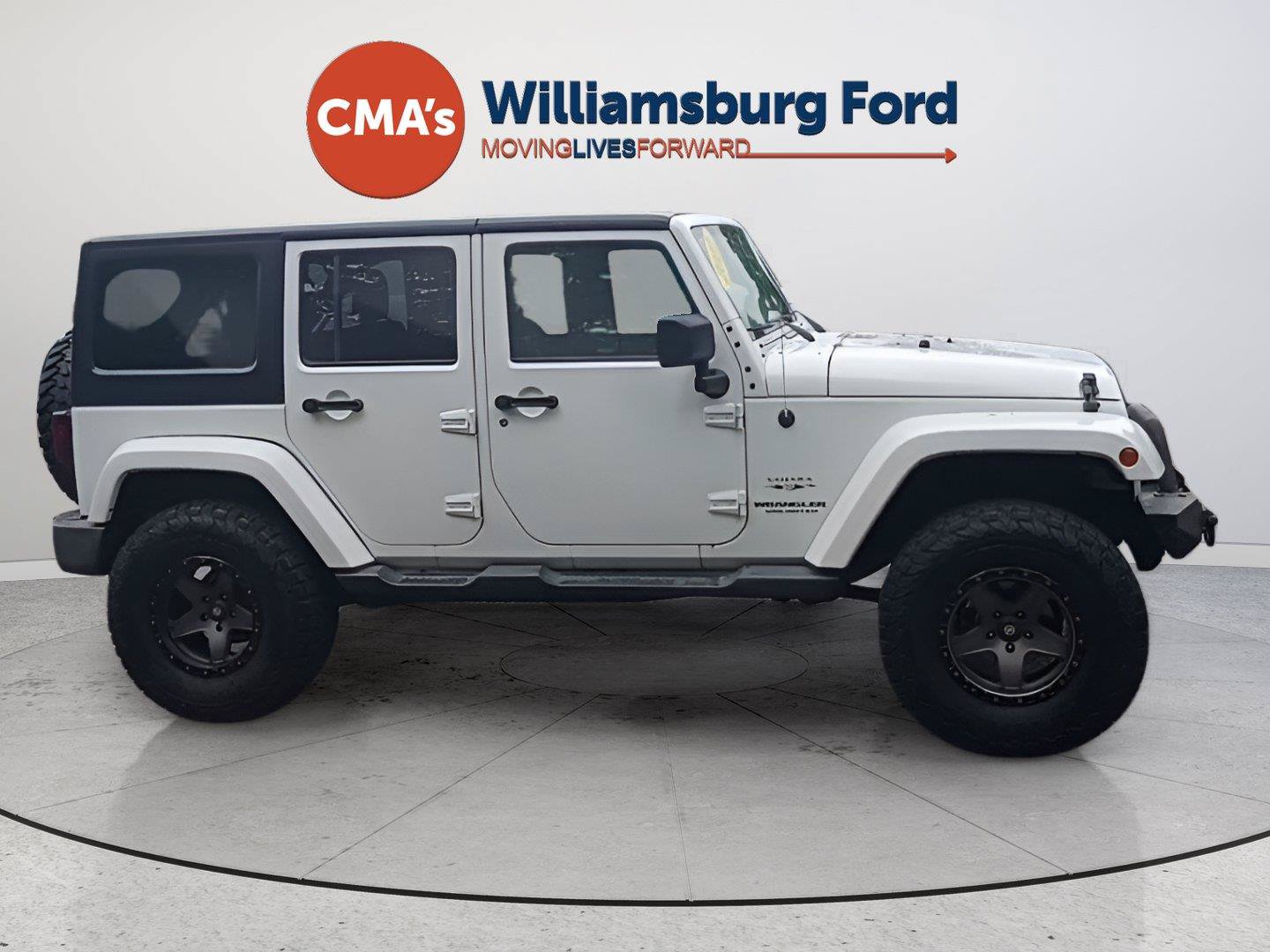 Used 2017 Jeep Wrangler Unlimited Sahara w/ Max Tow Package AWD/4WD image 6