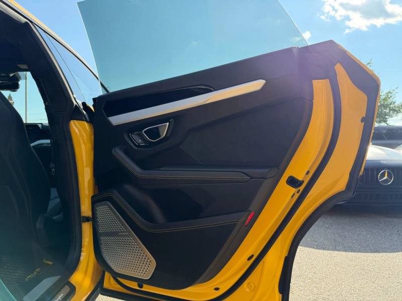 Used 2019 Lamborghini Urus AWD/4WD image 20