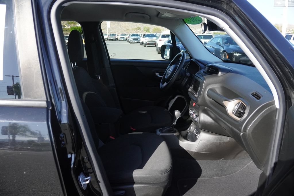 Certified 2017 Jeep Renegade Latitude AWD/4WD image 33