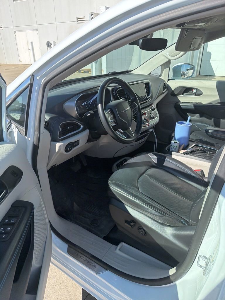 Used 2021 Chrysler Pacifica Touring-L w/ Uconnect Theater Family Group image 11