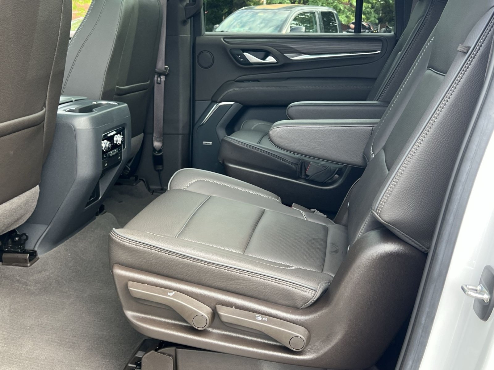 Used 2022 GMC Yukon XL Denali AWD/4WD image 24