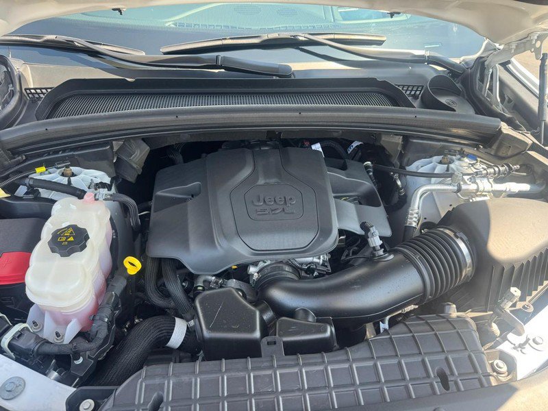 Used 2023 Jeep Grand Cherokee L Summit AWD/4WD image 8