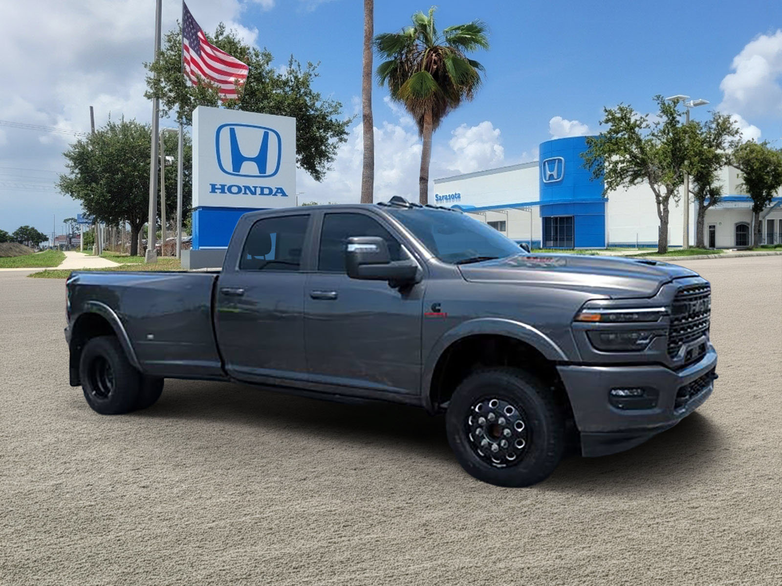 Used 2025 RAM 3500 Limited AWD/4WD image 2