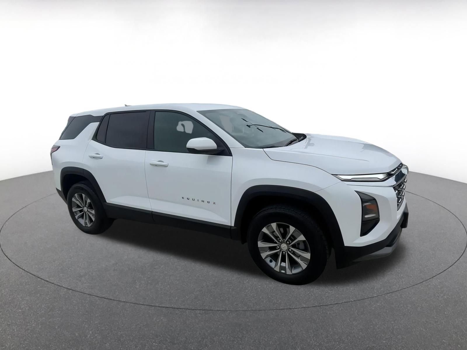 Used 2025 Chevrolet Equinox LT image 2