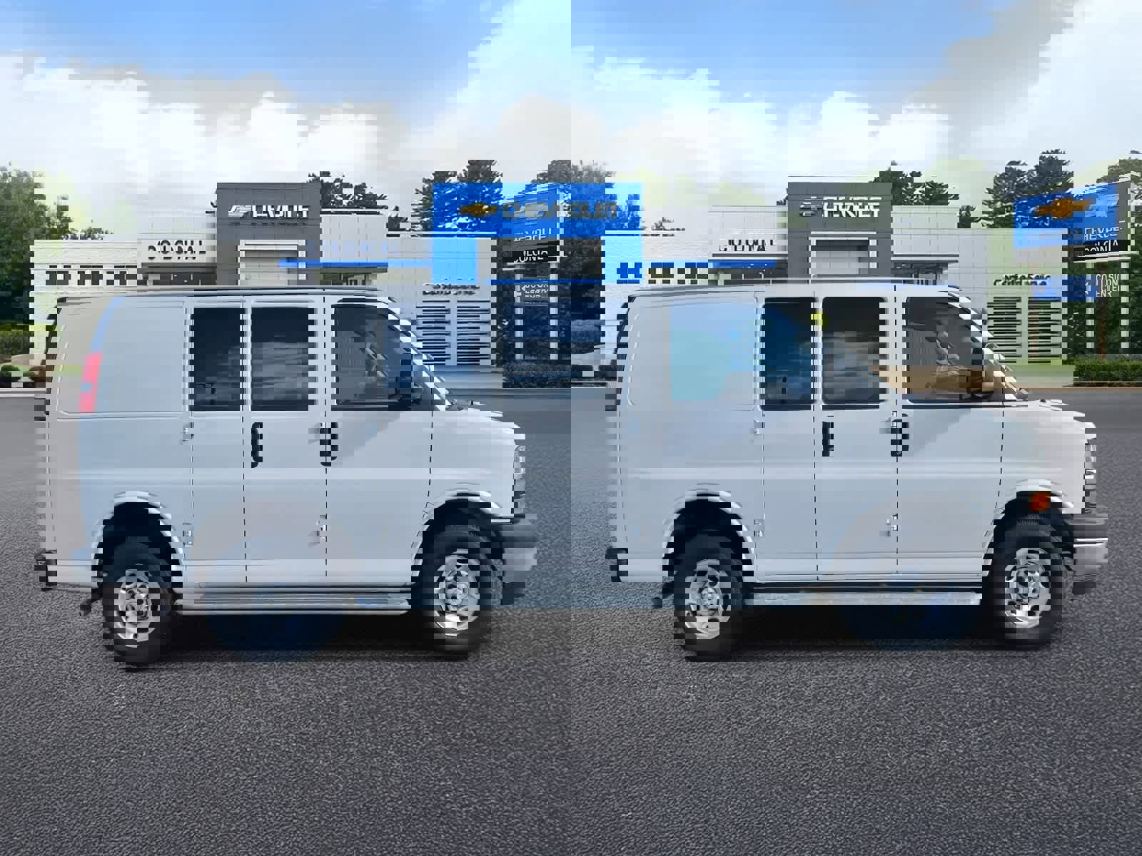 Used 2023 Chevrolet Express 2500 w/ Driver Convenience Package image 3