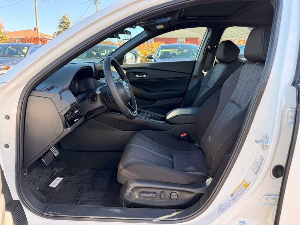 Used 2025 Honda Accord Sport image 9