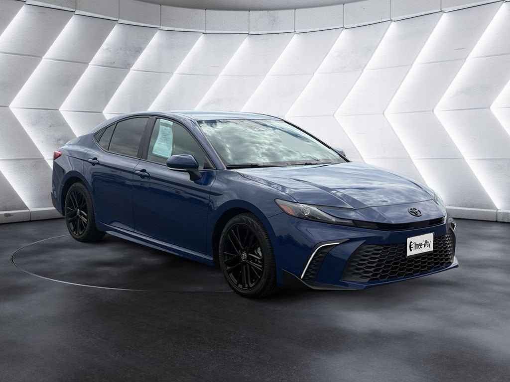 Used 2025 Toyota Camry SE FWD image 7
