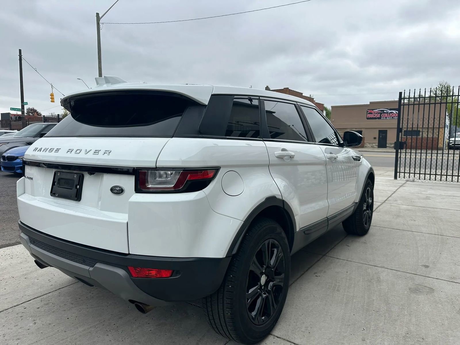 Used 2017 Land Rover Range Rover Evoque SE Premium AWD/4WD image 4