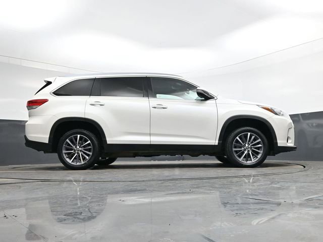Used 2019 Toyota Highlander XLE image 28