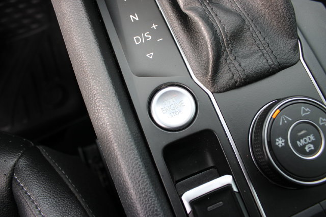 Used 2018 Volkswagen Atlas SE AWD/4WD image 16