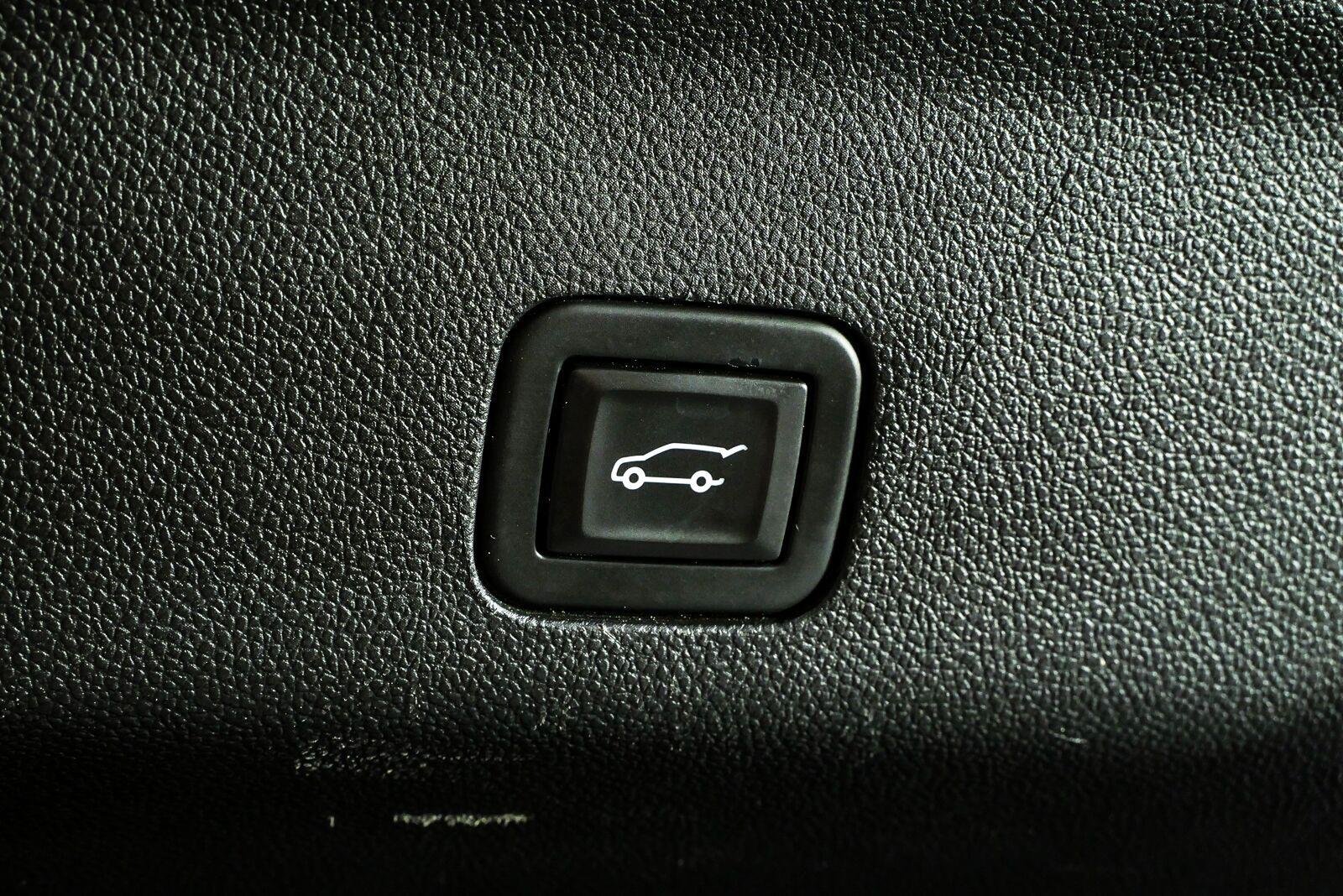 Used 2021 Cadillac Escalade Premium Luxury AWD/4WD image 37