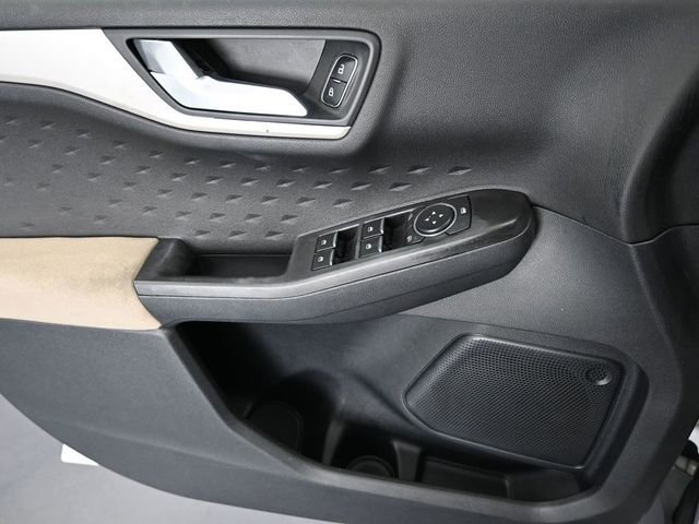 Used 2020 Ford Escape SE image 36