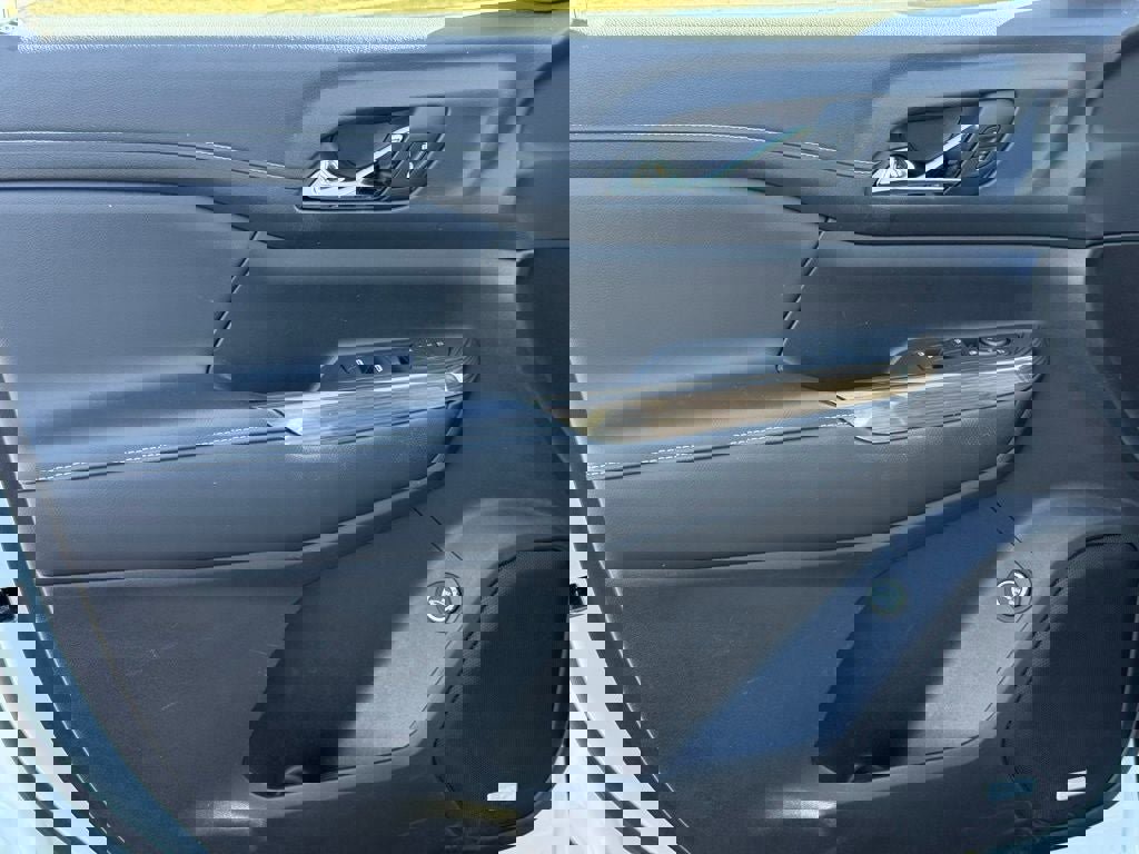 Used 2023 GMC Acadia SLE w/ Driver Convenience Package image 17