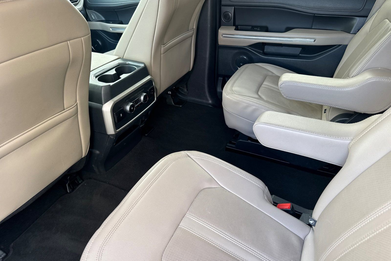 Used 2024 Ford Expedition Limited image 14
