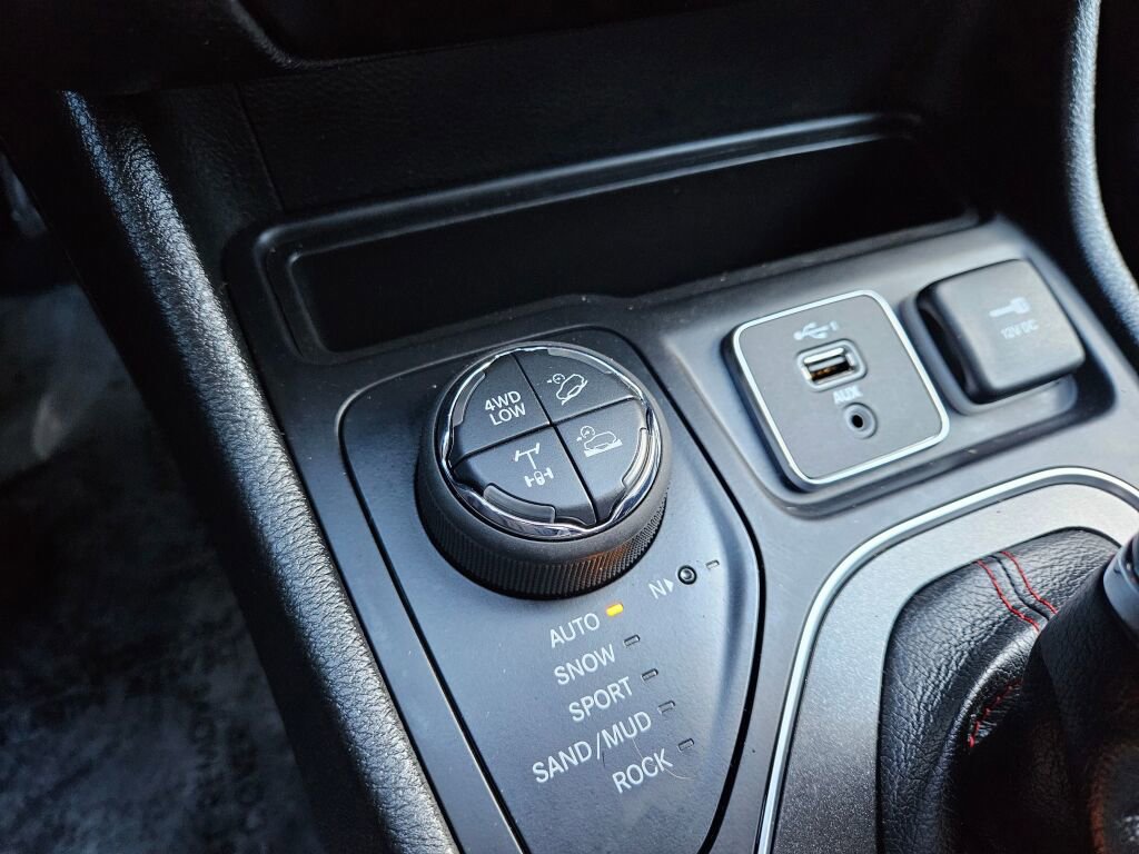 Used 2022 Jeep Cherokee Trailhawk w/ Trailer Tow Group image 27