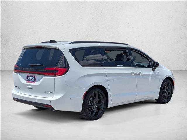 Used 2025 Chrysler Pacifica Limited FWD image 5