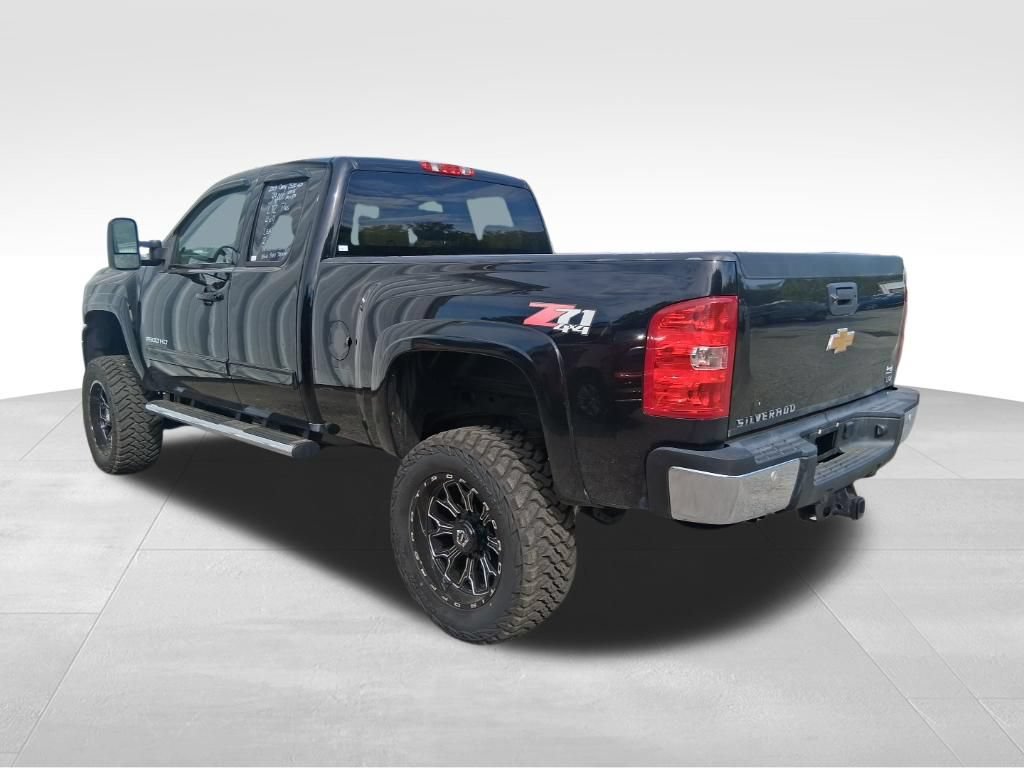 Used 2013 Chevrolet Silverado 2500 LTZ w/ LTZ Plus Package AWD/4WD image 2