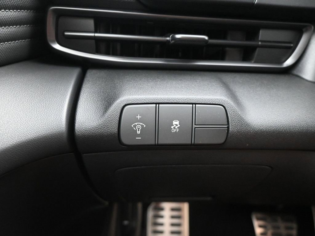 Used 2025 Hyundai Elantra Sport image 20