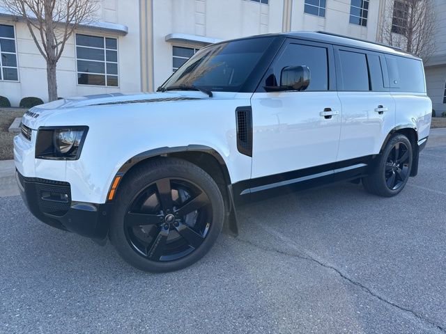 Used 2024 Land Rover Defender 130 X-Dynamic SE image 1