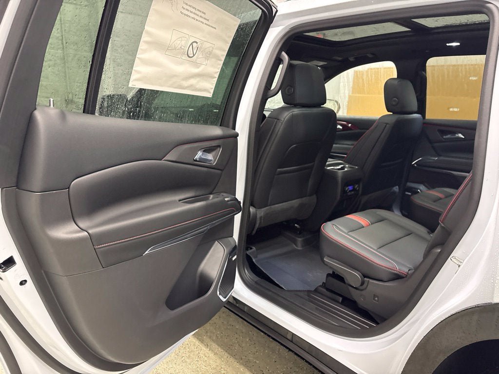 New 2027 Chevrolet Traverse RS w/ LPO, Floor Liner Package AWD/4WD image 31