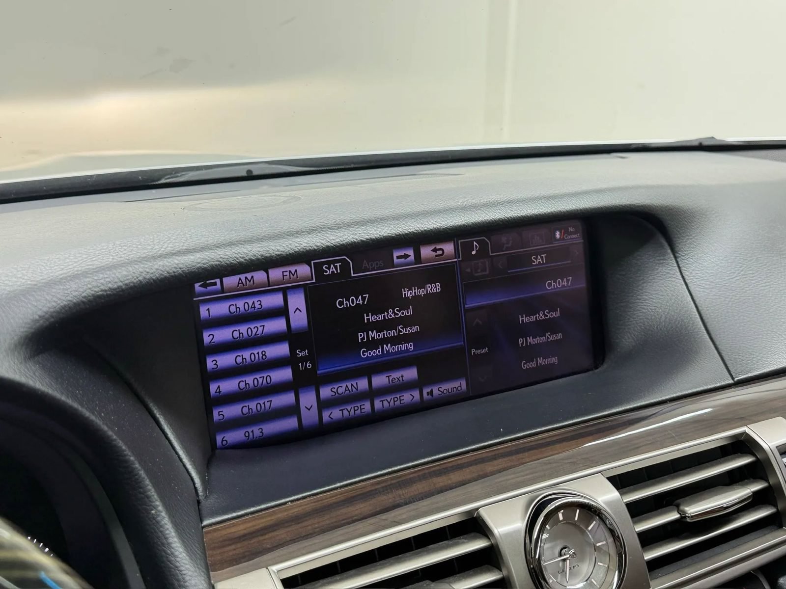 Used 2013 Lexus LS 460 w/ Comfort Pkg RWD image 25
