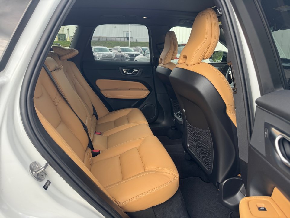 Certified 2024 Volvo XC60 B5 Ultimate AWD/4WD image 29