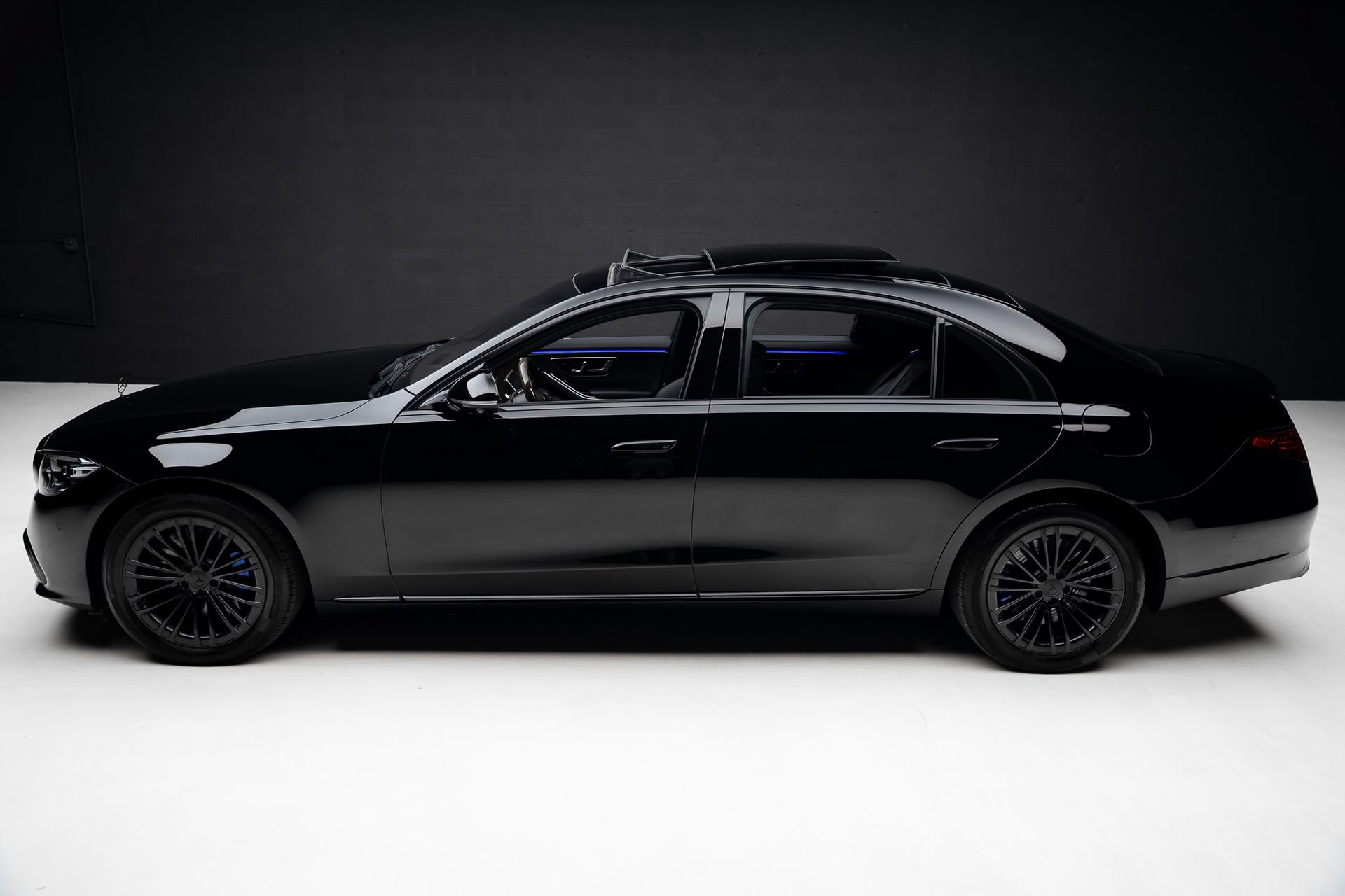 Used 2024 Mercedes-Benz S 580e 4MATIC Sedan w/ Warmth & Comfort Package image 16