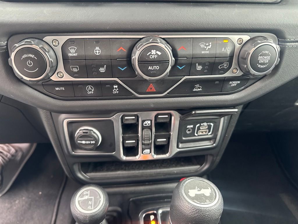 Used 2025 Jeep Wrangler Unlimited Sahara AWD/4WD image 16