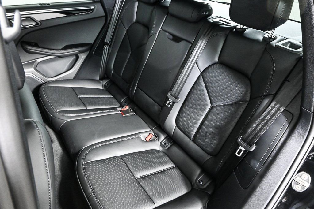 Certified 2026 Porsche Macan AWD/4WD image 19