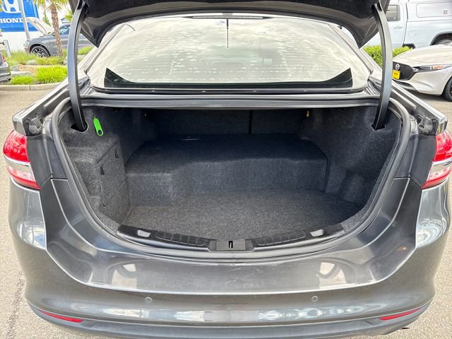 Used 2018 Ford Fusion SE FWD image 13