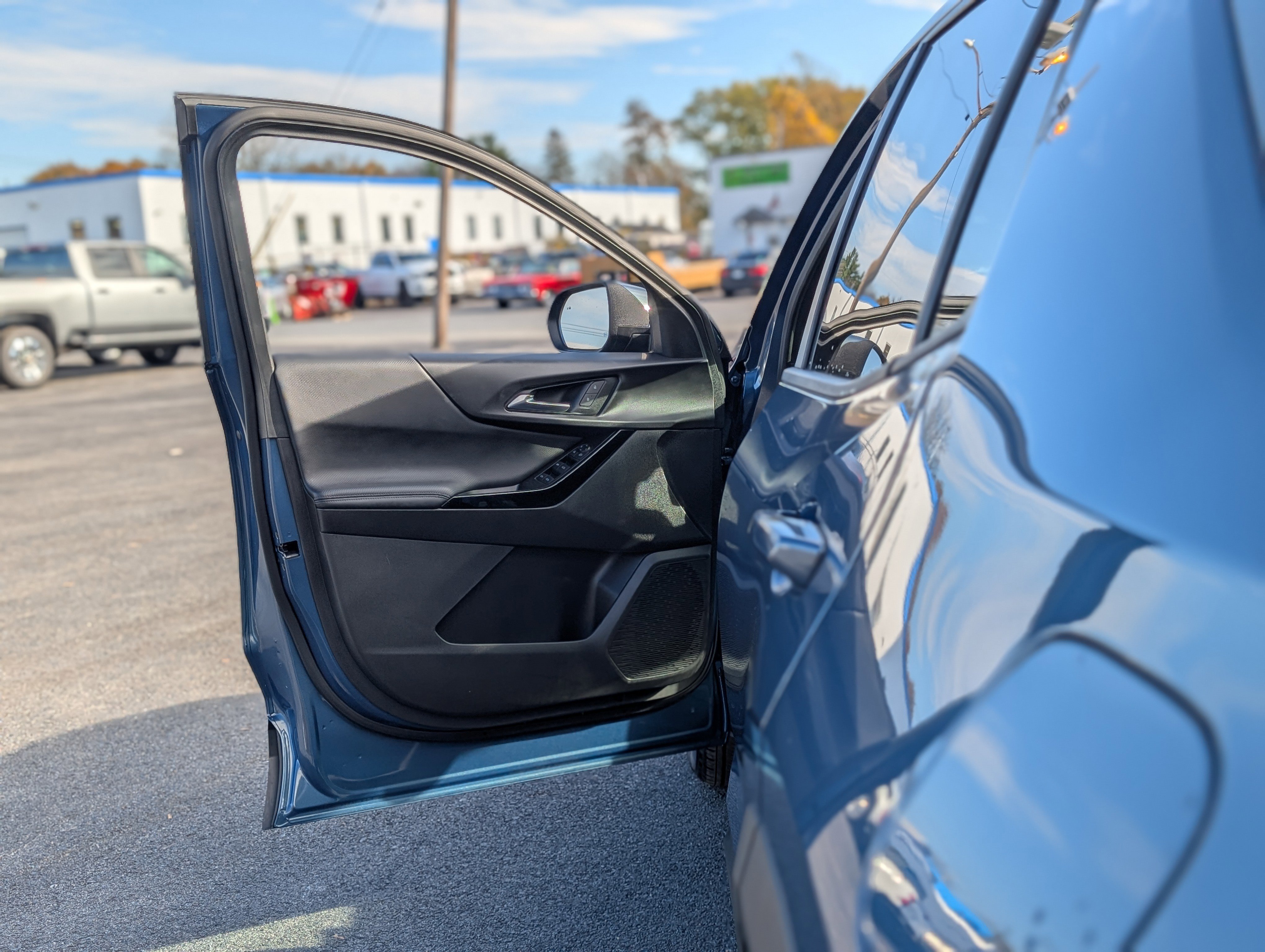 Used 2025 Chevrolet Equinox LT w/ Safety and Technology Package image 29