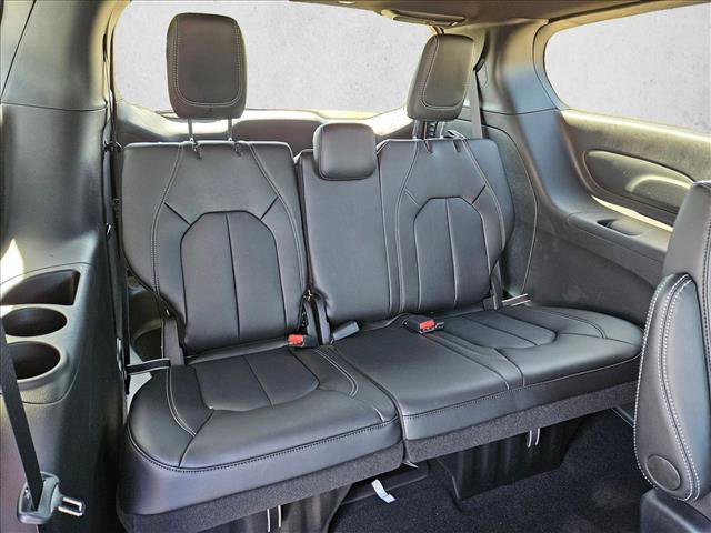 New 2026 Chrysler Pacifica Select image 15