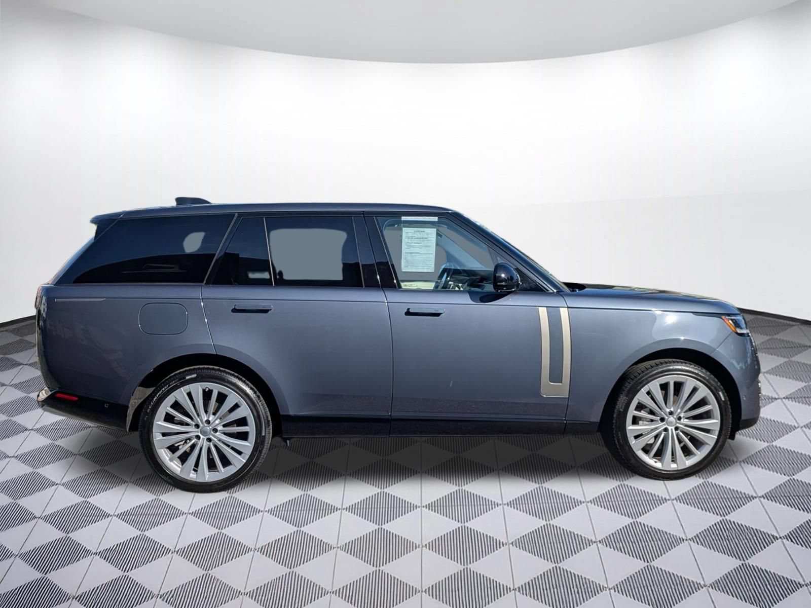 Used 2025 Land Rover Range Rover SE AWD/4WD image 6