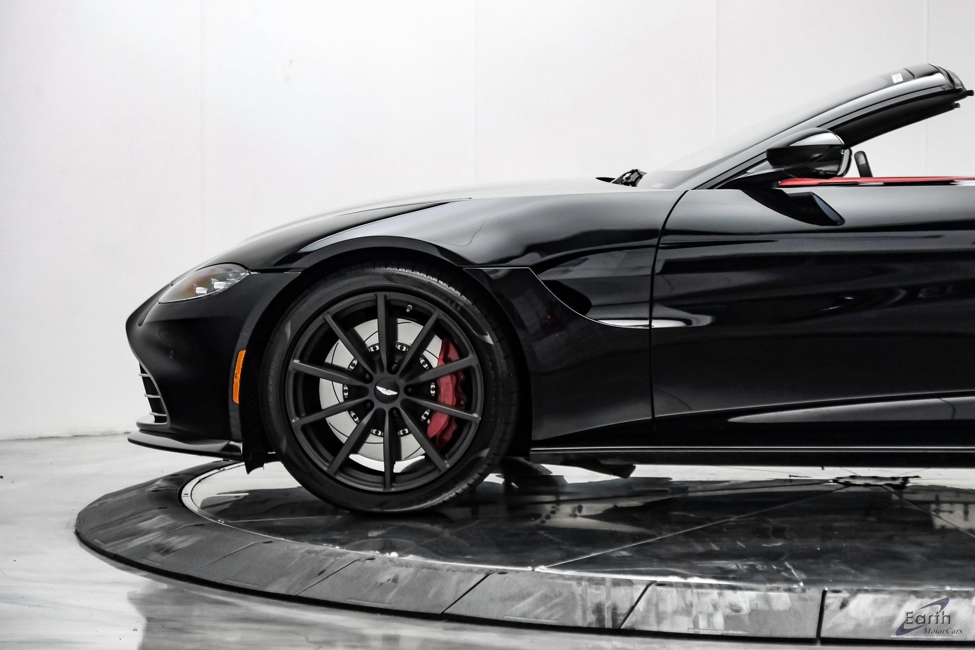 Used 2022 Aston Martin V8 Vantage Roadster RWD image 11