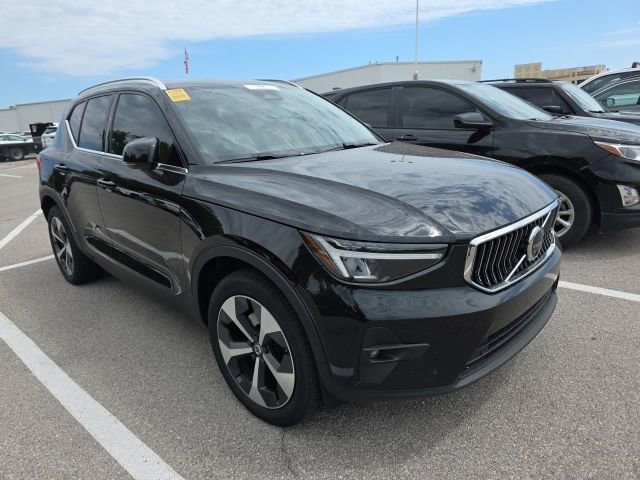 Used 2024 Volvo XC40 B5 Plus AWD/4WD image 7