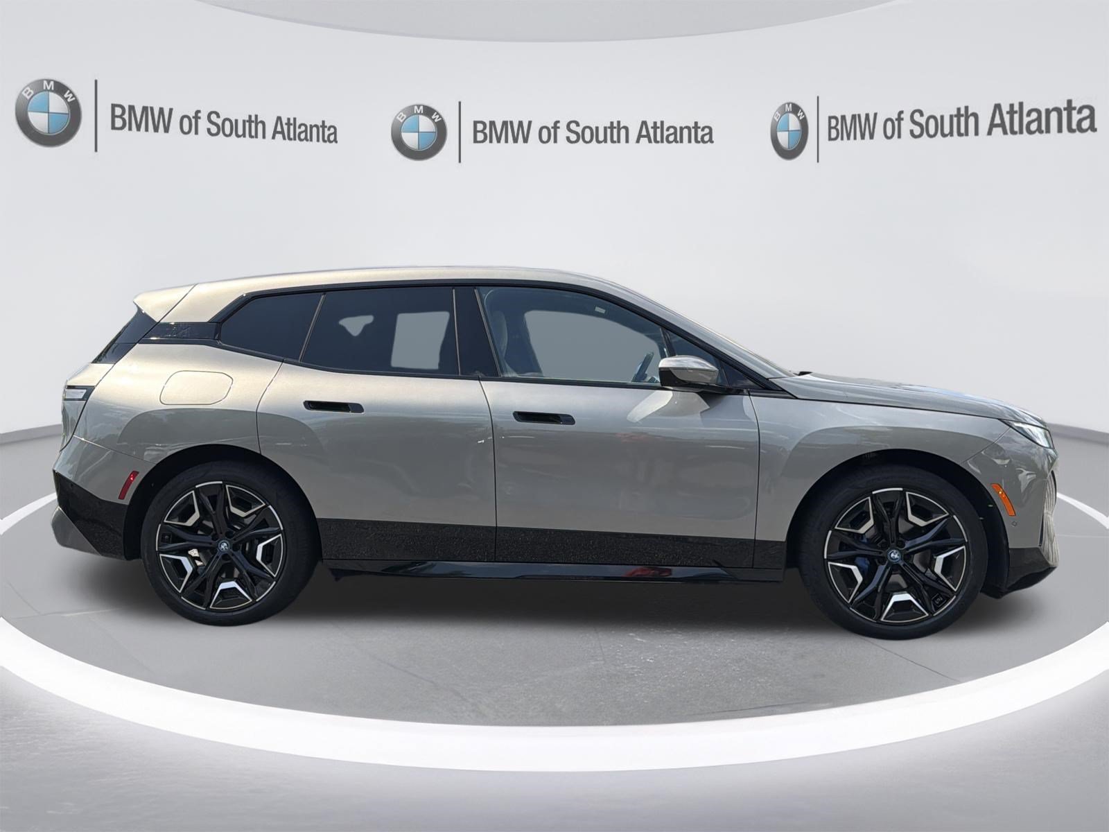 Used 2024 BMW iX xDrive50 w/ Sport Package AWD/4WD image 27