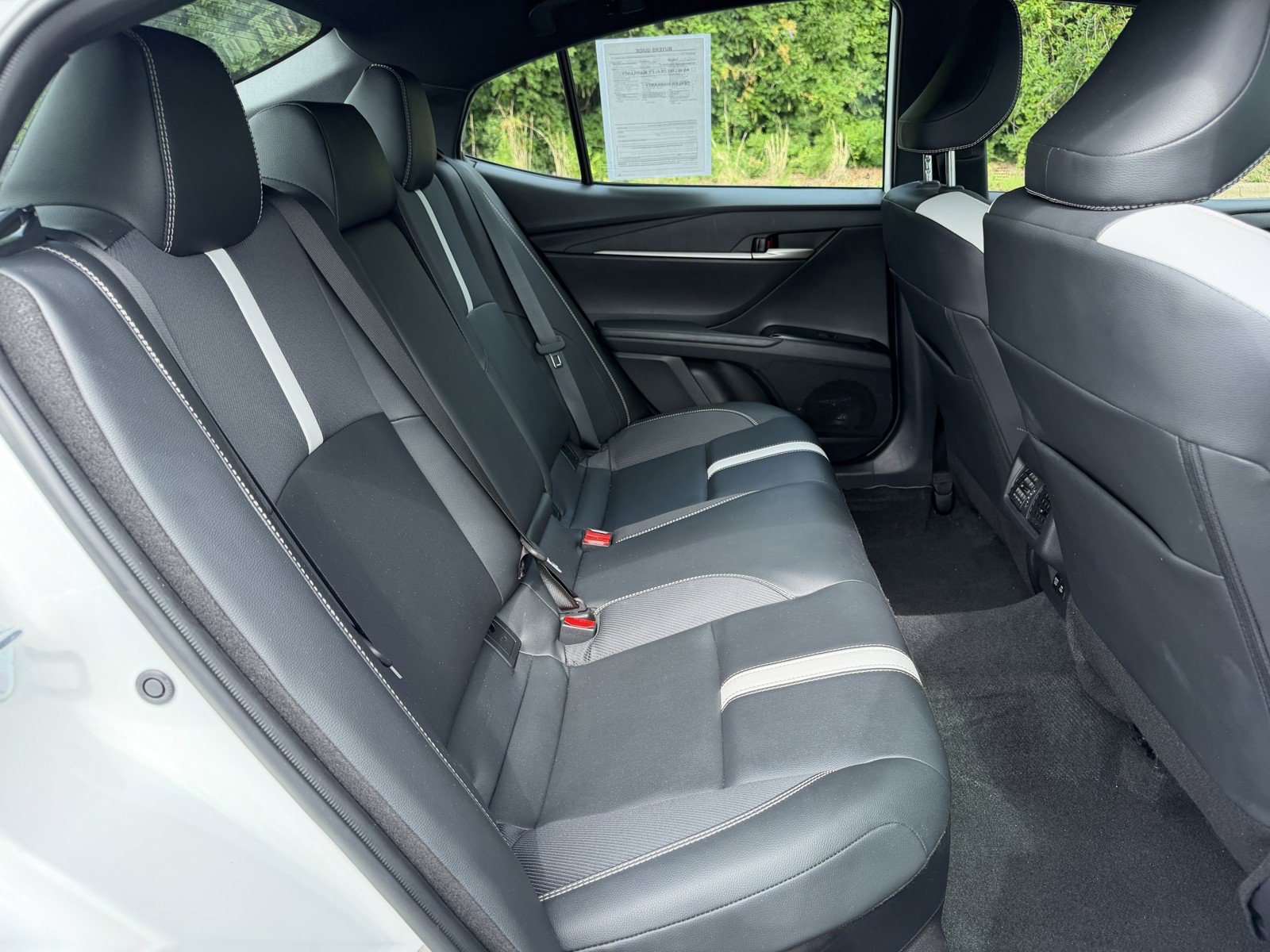 Used 2025 Toyota Camry SE FWD image 11